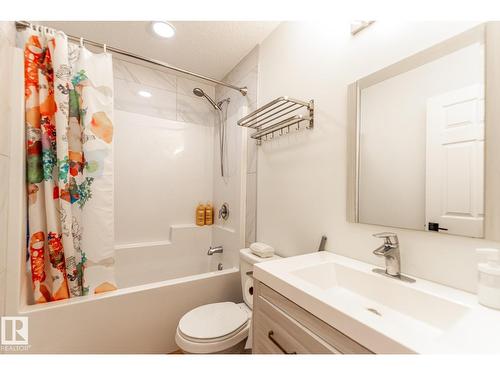 11445 79 Av Nw, Edmonton, AB - Indoor Photo Showing Bathroom