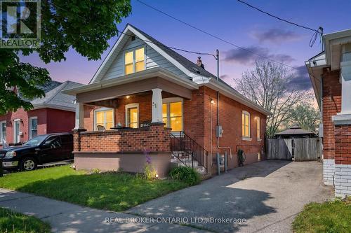 51 ABERDEEN AVENUE  Brantford, ON N3S 1R7