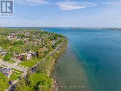 Beautiful Niagara Parkway along Niagara River - 