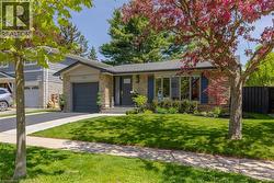 173 CHEBUCTO Drive  Oakville, ON L7J 5R1