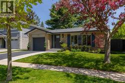 173 CHEBUCTO Drive  Oakville, ON L7J 5R1