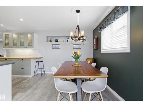 10663 59 St Nw, Edmonton, AB - Indoor Photo Showing Dining Room