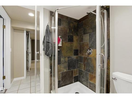 10663 59 St Nw, Edmonton, AB - Indoor Photo Showing Bathroom