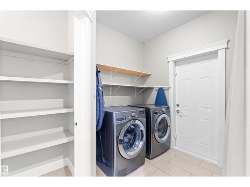 3807 Claxton Cl Sw, Edmonton, AB 