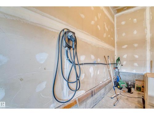 3807 Claxton Cl Sw, Edmonton, AB 
