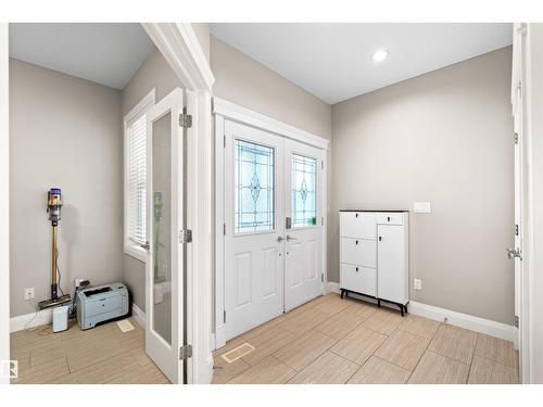 3807 Claxton Cl Sw, Edmonton, AB 
