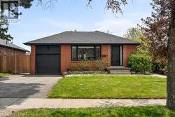 7 RATHGAR AVENUE Toronto, ON M9C 2E7