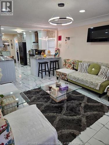 1175 Campbell, Windsor, ON - Indoor Photo Showing Living Room