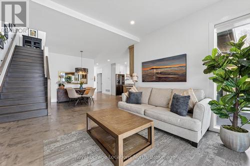 2206 Tiny Beaches Road S, Tiny, ON - Indoor Photo Showing Living Room