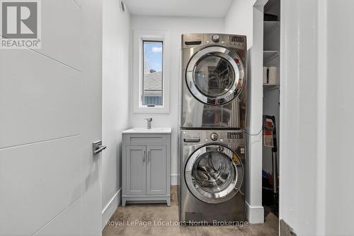 2206 Tiny Beaches Road S, Tiny, ON - Indoor Photo Showing Laundry Room