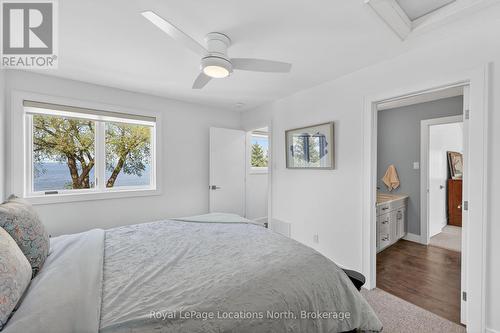 2206 Tiny Beaches Road S, Tiny, ON - Indoor Photo Showing Bedroom