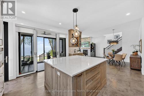 2206 Tiny Beaches Road S, Tiny, ON - Indoor