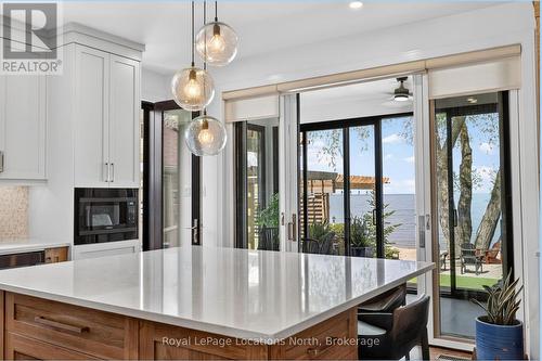 2206 Tiny Beaches Road S, Tiny, ON - Indoor