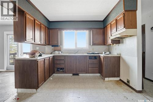 512 4Th Avenue W, Assiniboia, SK - Indoor Photo Showing Kitchen
