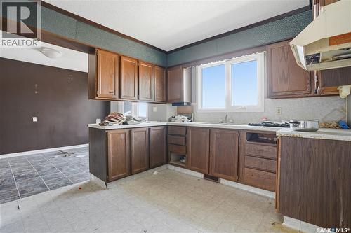 512 4Th Avenue W, Assiniboia, SK - Indoor Photo Showing Kitchen