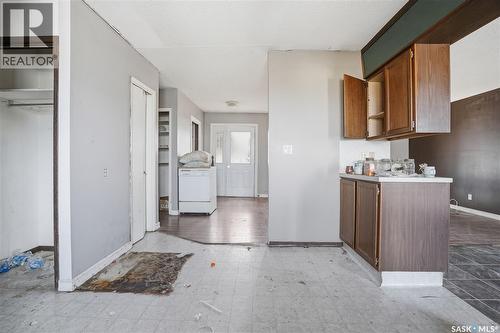 512 4Th Avenue W, Assiniboia, SK - Indoor