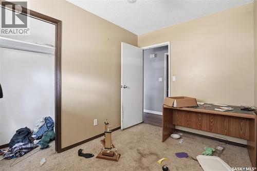 512 4Th Avenue W, Assiniboia, SK - Indoor