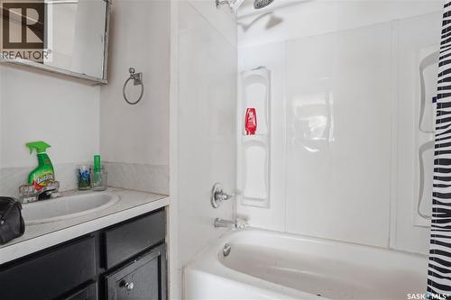 512 4Th Avenue W, Assiniboia, SK - Indoor Photo Showing Bathroom
