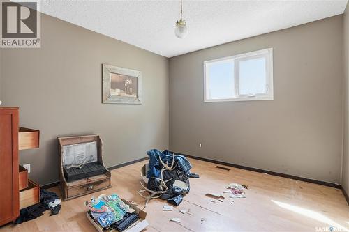 512 4Th Avenue W, Assiniboia, SK - Indoor