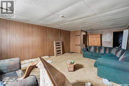 512 4Th Avenue W, Assiniboia, SK - Indoor