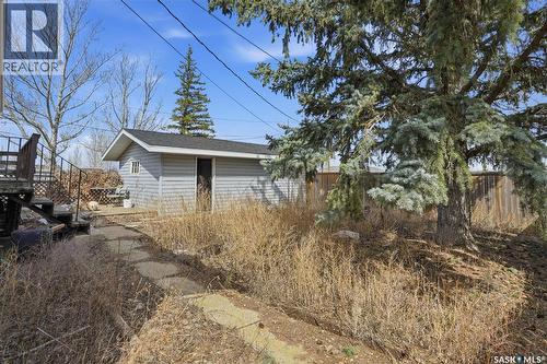 512 4Th Avenue W, Assiniboia, SK - Outdoor