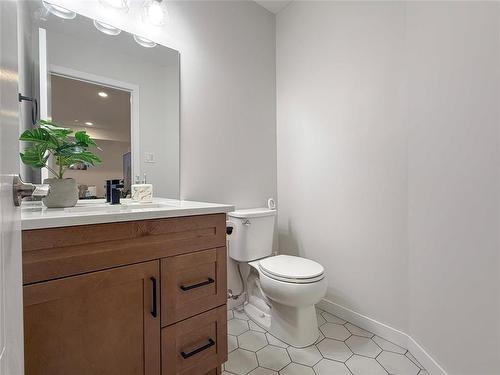 70 Boschman Bay, Brandon, MB - Indoor Photo Showing Bathroom