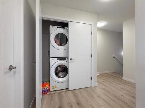 70 Boschman Bay, Brandon, MB - Indoor Photo Showing Laundry Room
