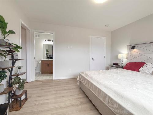70 Boschman Bay, Brandon, MB - Indoor Photo Showing Bedroom