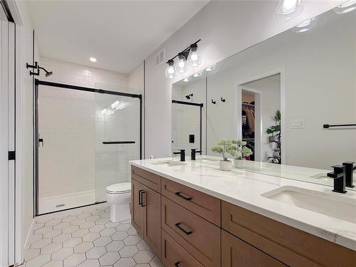 70 Boschman Bay, Brandon, MB - Indoor Photo Showing Bathroom