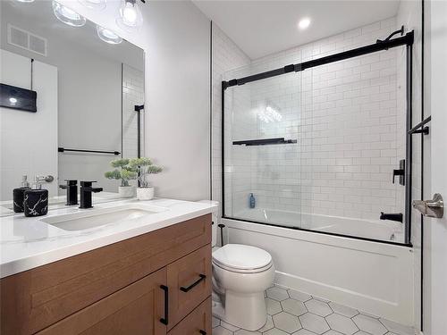 70 Boschman Bay, Brandon, MB - Indoor Photo Showing Bathroom