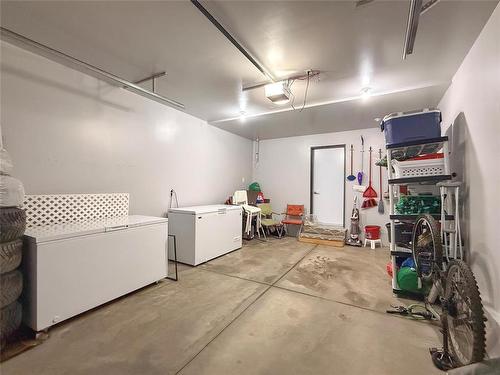 70 Boschman Bay, Brandon, MB - Indoor Photo Showing Laundry Room