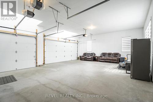 36 Ewing Way, Amaranth, ON - Indoor Photo Showing Garage