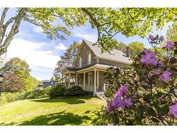70 Everett ST Hampton, NB E5N 5B1