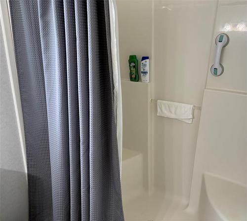 41 Eagle Way, Brandon, MB - Indoor Photo Showing Bathroom