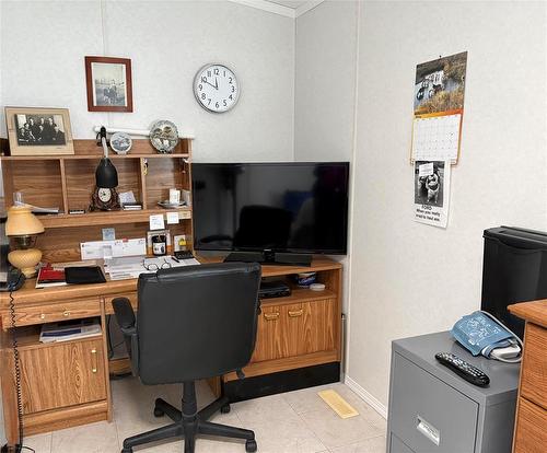 41 Eagle Way, Brandon, MB - Indoor Photo Showing Office