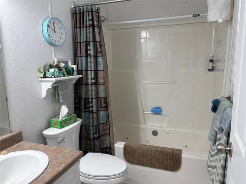 41 Eagle Way, Brandon, MB - Indoor Photo Showing Bathroom
