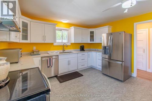 859 Cedar Point Road, Tiny, ON - Indoor Photo Showing Kitchen