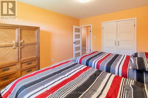 859 Cedar Point Road, Tiny, ON - Indoor Photo Showing Bedroom