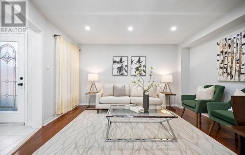 2470 Strathmore Crescent, Mississauga, ON - Indoor Photo Showing Living Room