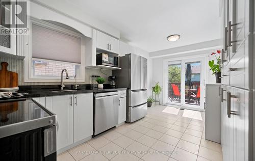 2470 Strathmore Crescent, Mississauga, ON - Indoor Photo Showing Kitchen With Stainless Steel Kitchen