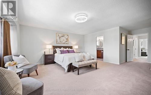 2470 Strathmore Crescent, Mississauga, ON - Indoor Photo Showing Bedroom