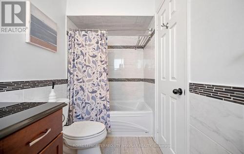 2470 Strathmore Crescent, Mississauga, ON - Indoor Photo Showing Bathroom