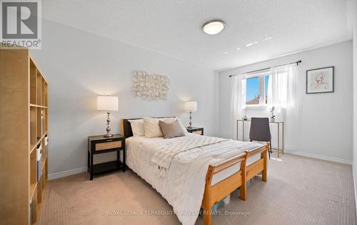 2470 Strathmore Crescent, Mississauga, ON - Indoor Photo Showing Bedroom