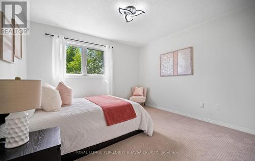 2470 Strathmore Crescent, Mississauga, ON - Indoor Photo Showing Bedroom