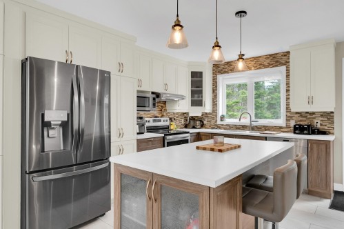 Cuisine - 21 Imp. De L'Eau-Vive, Saint-Donat, QC - Indoor Photo Showing Kitchen With Upgraded Kitchen