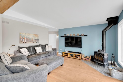 Salon - 21 Imp. De L'Eau-Vive, Saint-Donat, QC - Indoor Photo Showing Living Room