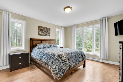 Chambre à coucher principale - 21 Imp. De L'Eau-Vive, Saint-Donat, QC - Indoor Photo Showing Bedroom