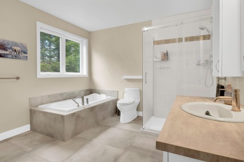 Salle de bains - 21 Imp. De L'Eau-Vive, Saint-Donat, QC - Indoor Photo Showing Bathroom