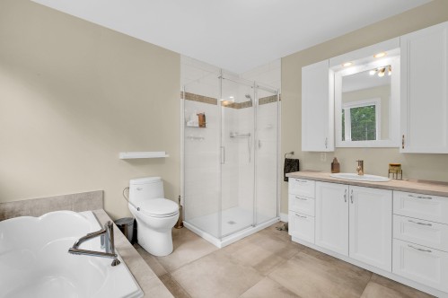 Salle de bains - 21 Imp. De L'Eau-Vive, Saint-Donat, QC - Indoor Photo Showing Bathroom