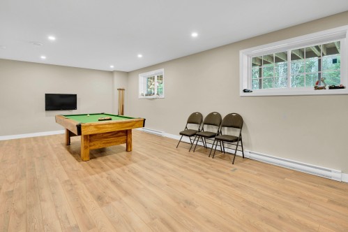 Salle familiale - 21 Imp. De L'Eau-Vive, Saint-Donat, QC - Indoor Photo Showing Other Room